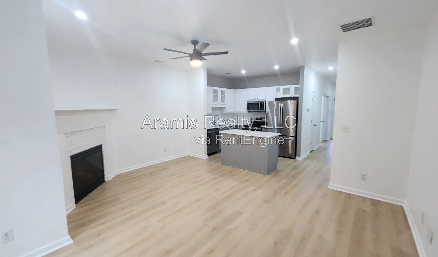 3 bed, 2.5 bath, 1742 sqft, $2,400 — Photo 4