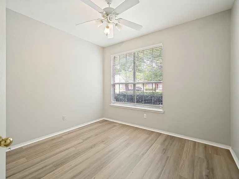 4849 Gloucester Dr — Photo 22