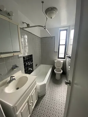 Rented by Lang Realty LLC | media 7