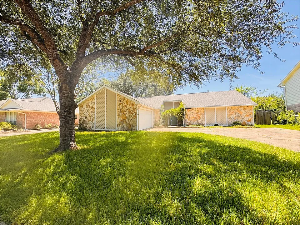 18107 Oakhampton Dr