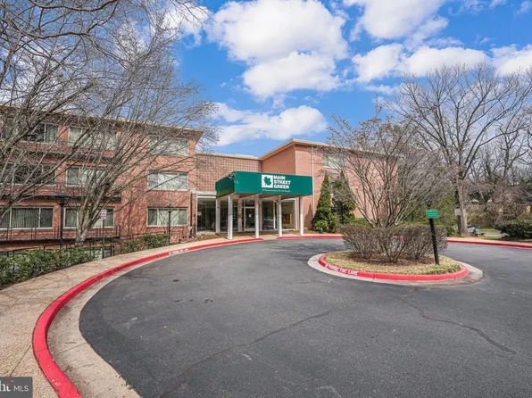 10570 Main St APT 120, Fairfax, VA 22030