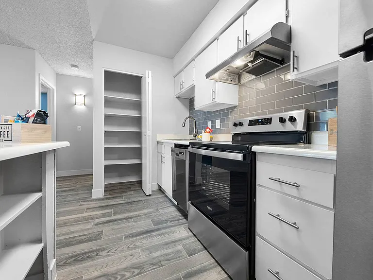 Vista Montana Apartments — Photo 10