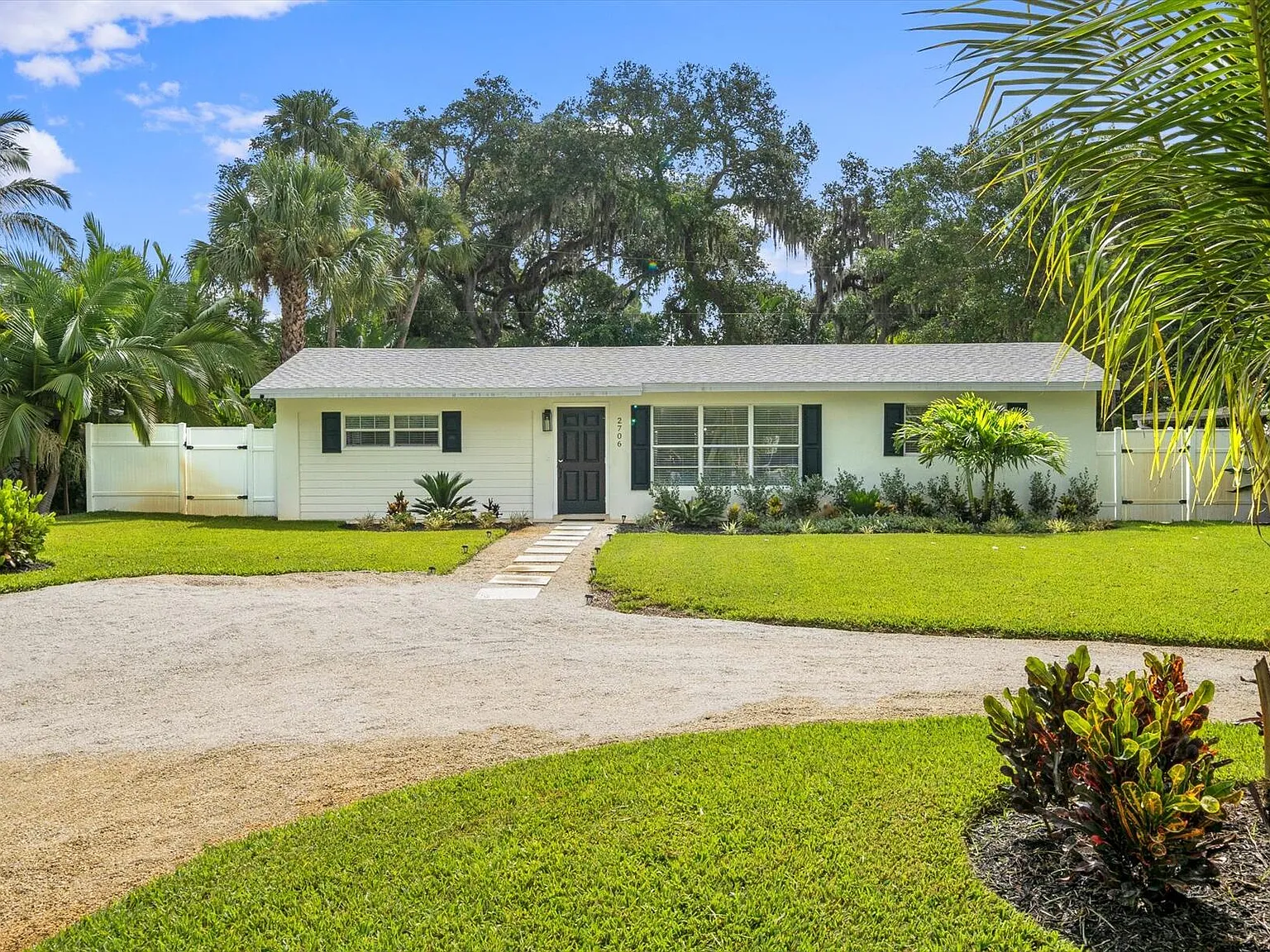 3 bed, 2.0 bath, 1818 sqft, $3,200 — Photo 4