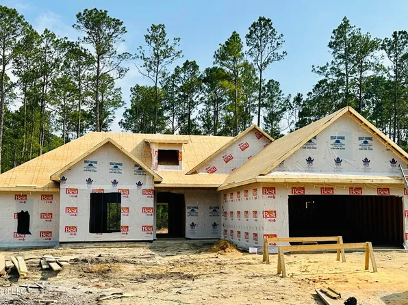 2112 Floral St, Moss Point, MS 39562
