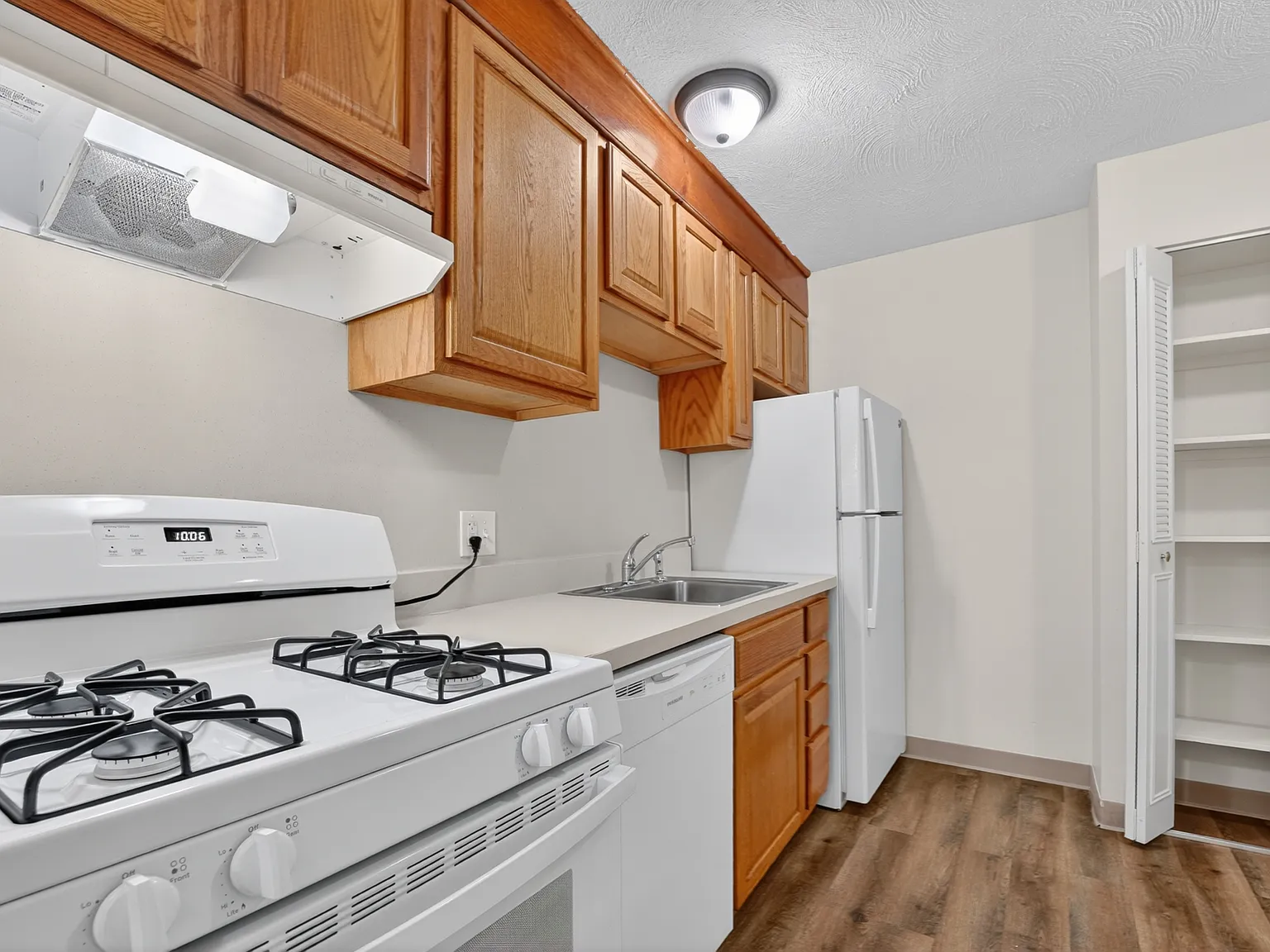 Taurus Apartments — Photo 2