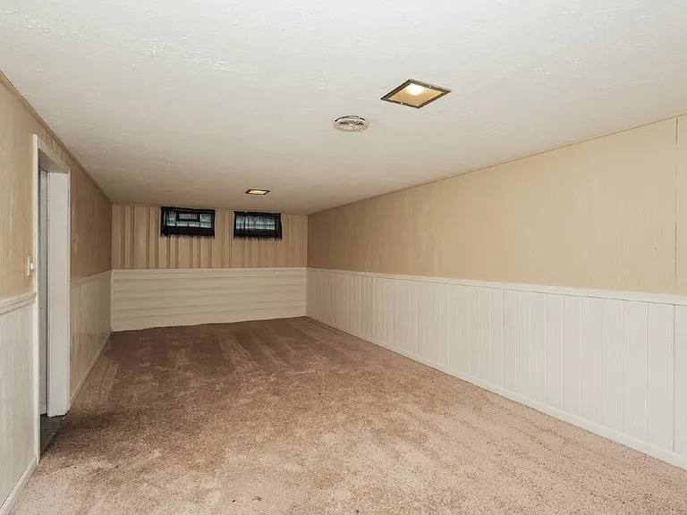 18308 Edinboro Ave — Photo 12