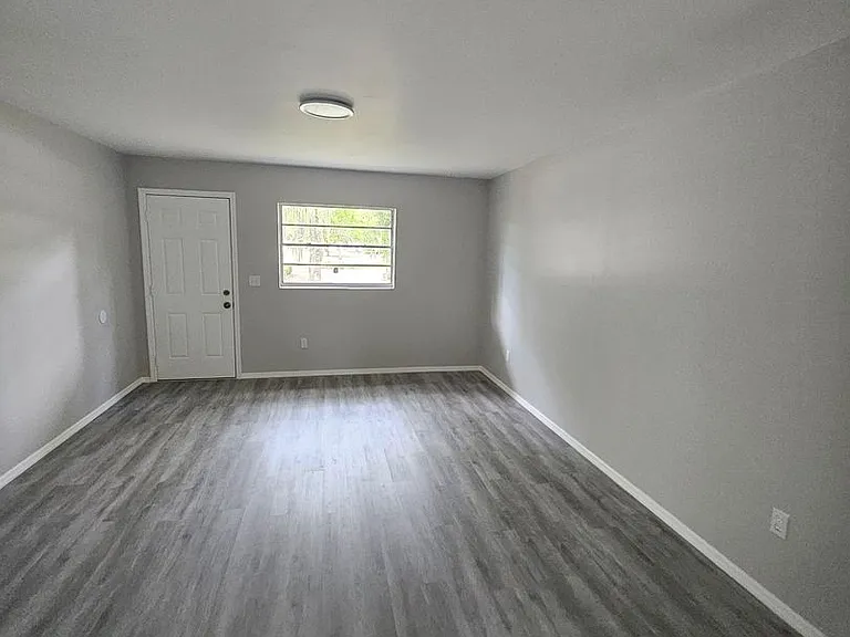 190 W Ventris Ave — Photo 11