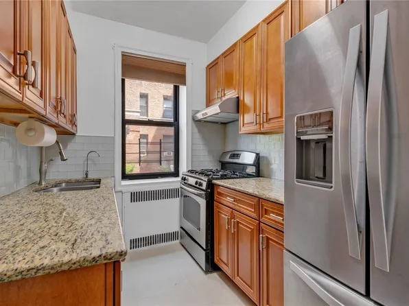 21 Barstow Street #1G, Great Neck, NY 11021
