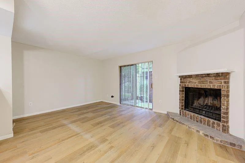 1 bed, 1.5 bath, 750 sqft, $1,135 — Photo 4