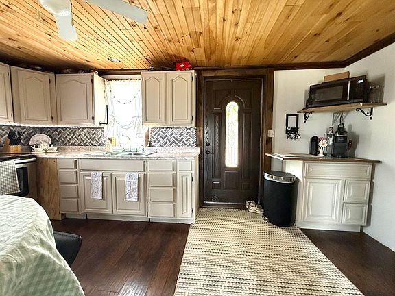 4th image of 255 Flat Rock Rd