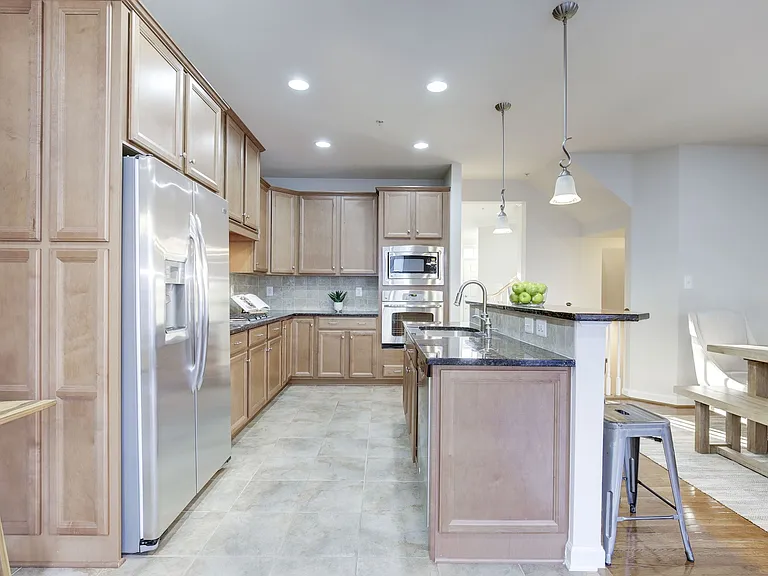 122 Parkview Ave — Photo 2