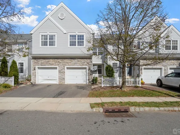203 Dahlia Cir, Dayton, NJ 08810