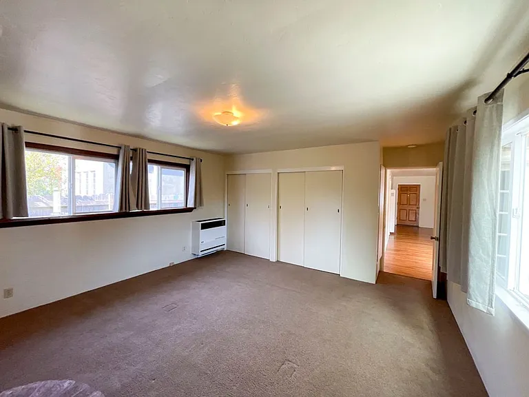 2245 Baldwin St — Photo 11