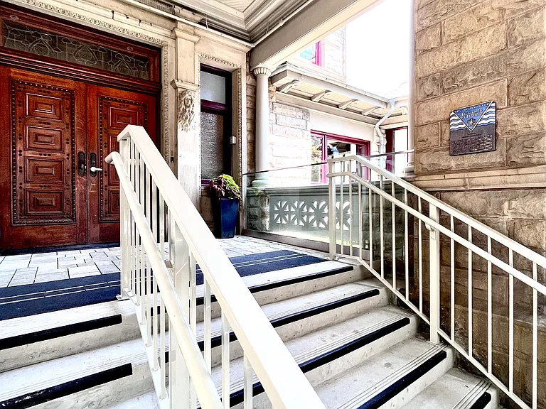1523 Davie St #201 — Photo 10