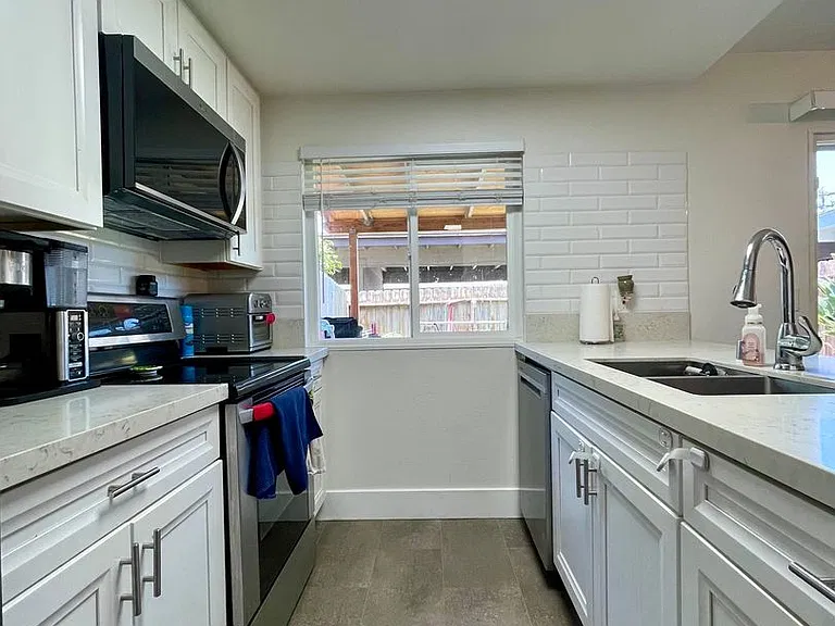 1280 Denver Ln #E — Photo 8