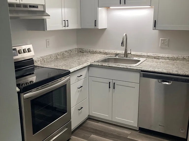 Skidmore Apartments — Photo 20
