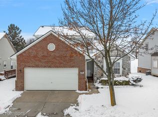 30847 Palmer Dr, Novi, MI 48377