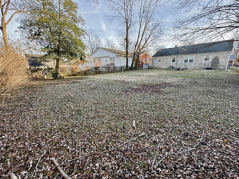 479 Stratford Dr — Photo 43