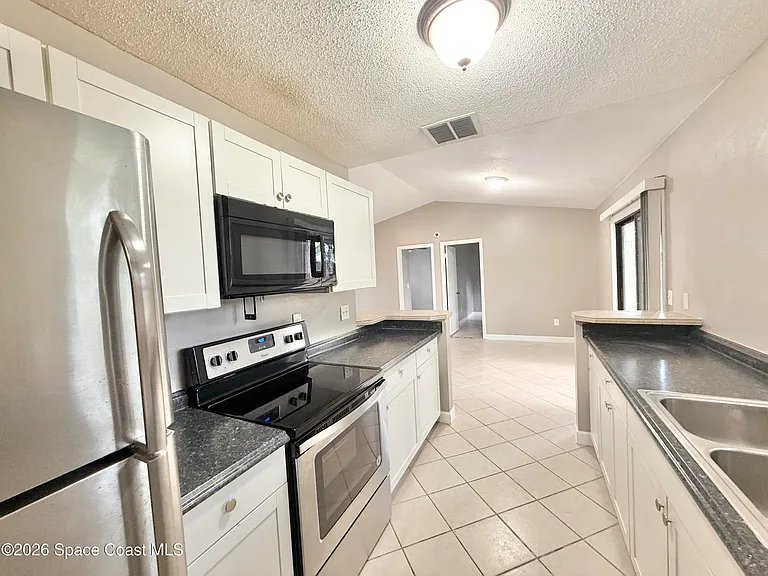 5925 Clearfield Ave — Photo 4