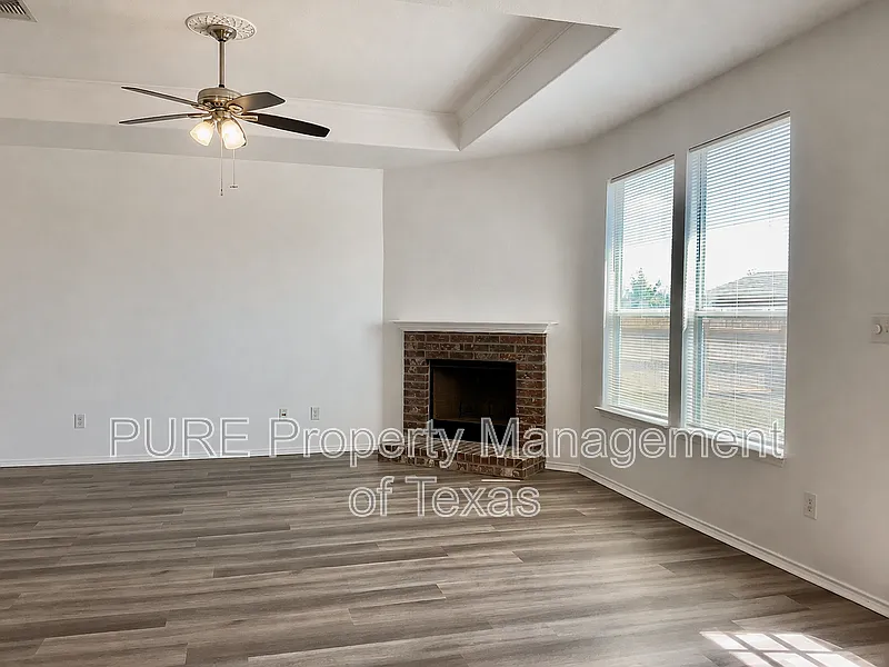 3 bed, 2.0 bath, 1670 sqft, $2,150 — Photo 3