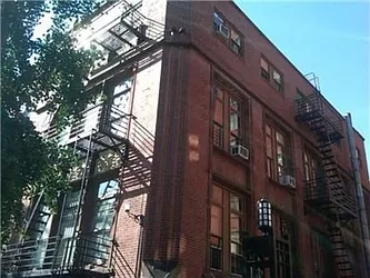 19 West 105th Street in Manhattan Valley