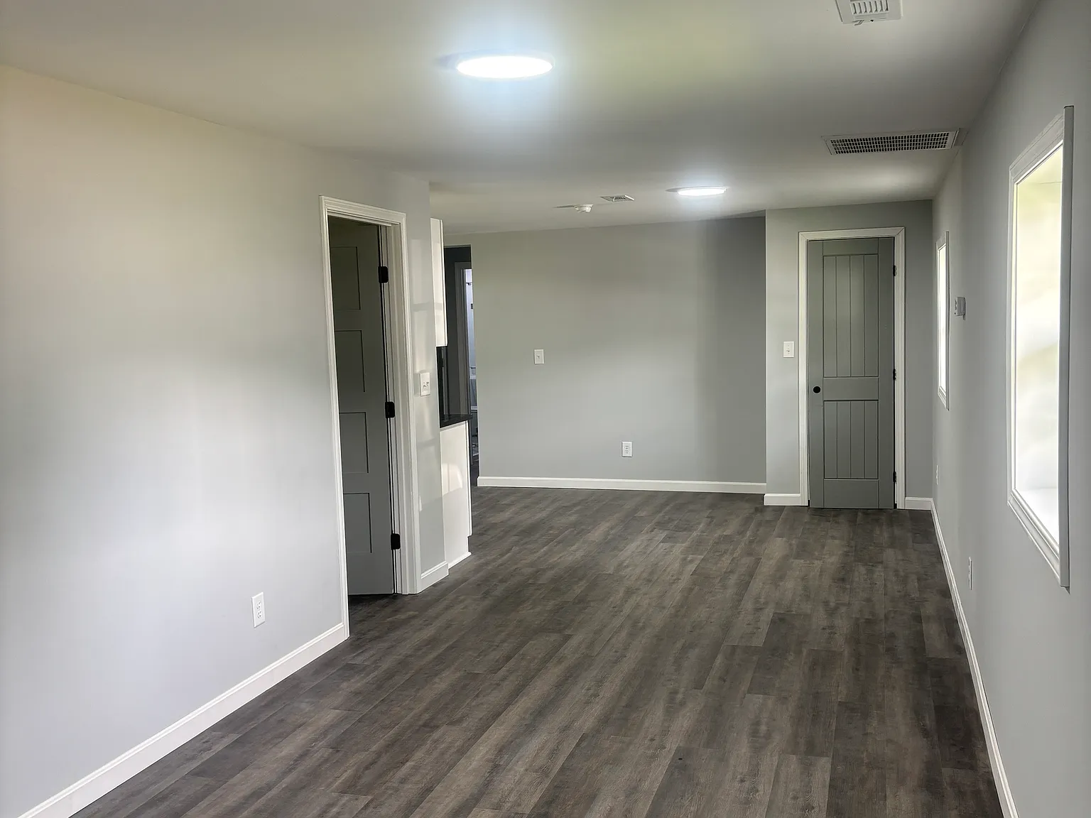 3 bed, 1000 sqft, $1,200 — Photo 3
