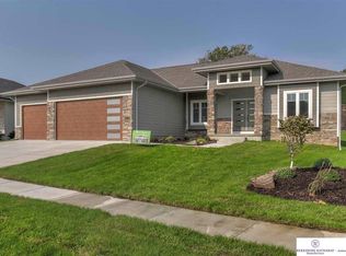 1002 Elk Ridge Dr, Elkhorn, NE 68022