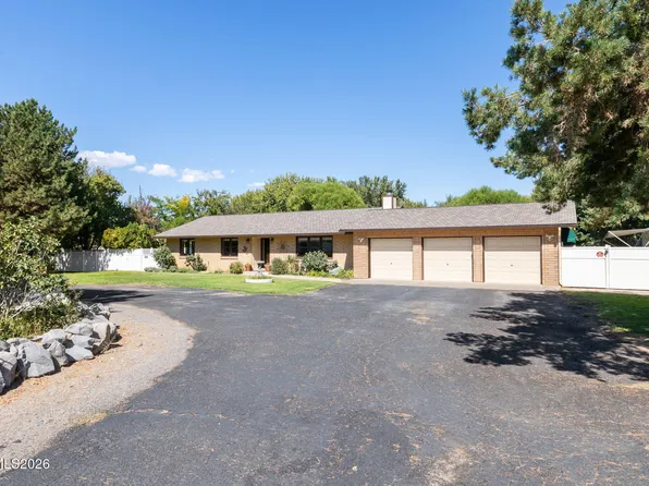 530 Country Dr, Fernley, NV 89408