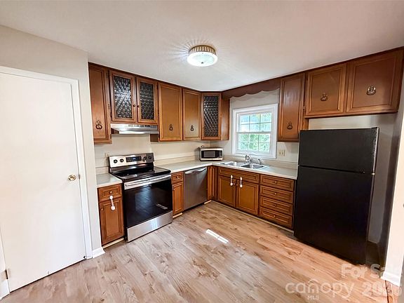 2nd image of 1716 Timberlane St