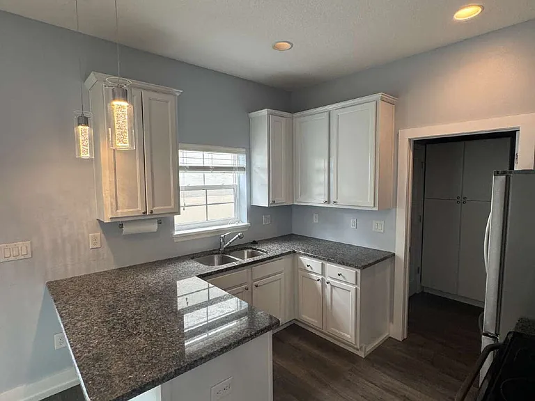 3701 W Carmen St #6 — Photo 4