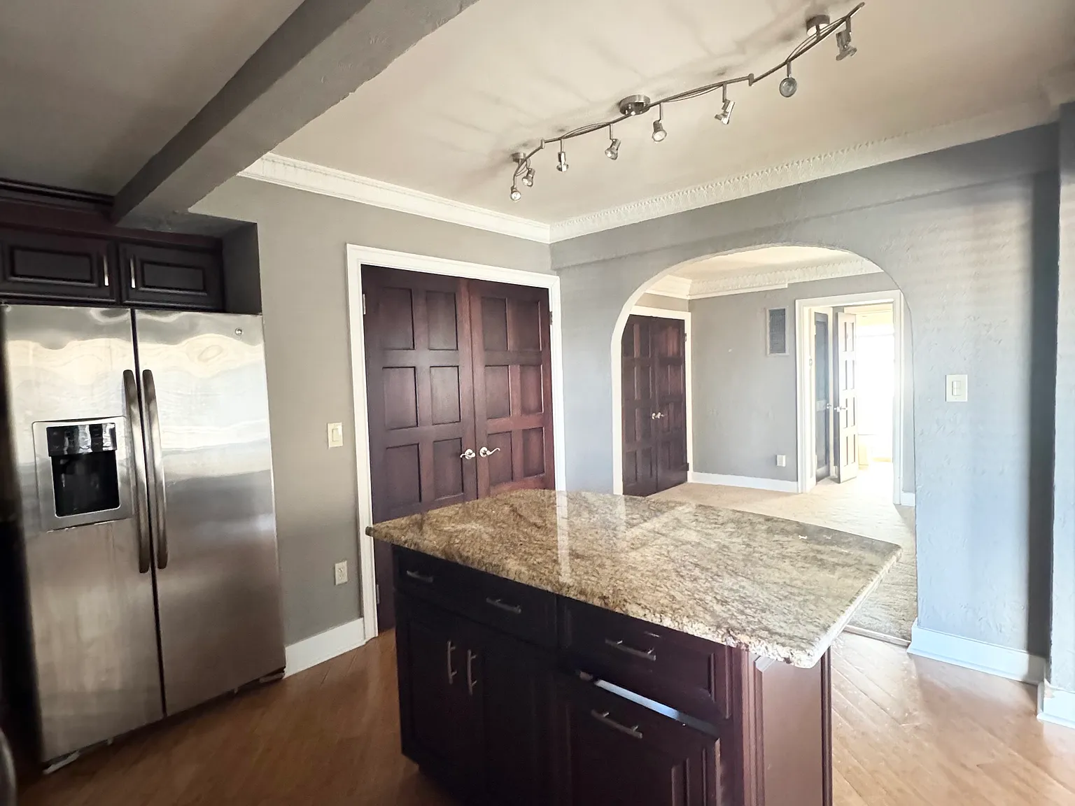 4804 Jefferson St — Photo 2