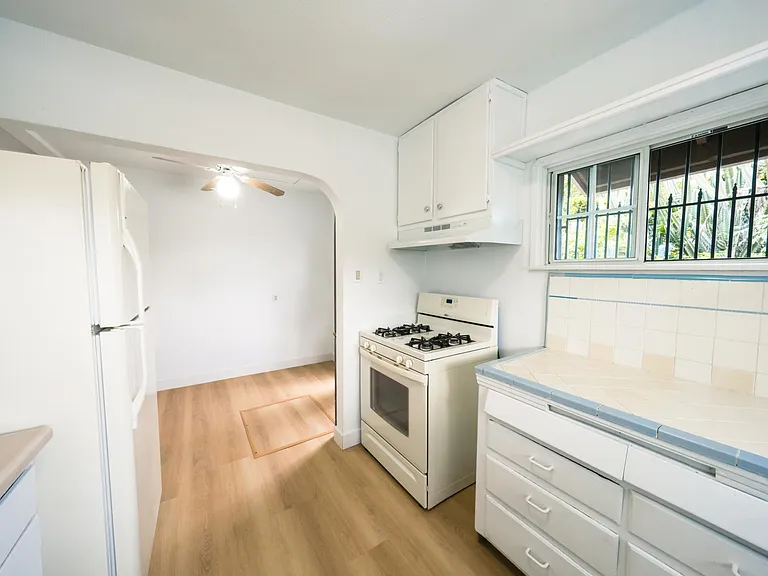 222 N Buena Vista Ave — Photo 3