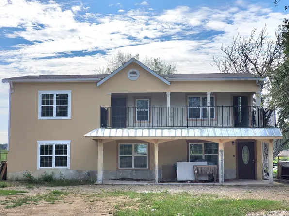4315 Sandy Hills Rd, Elmendorf, TX 78112