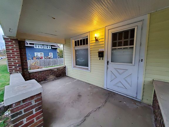 FRONT COVERED PORCH