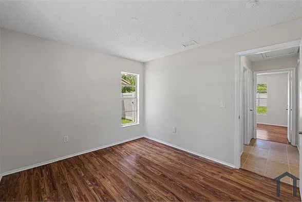 3 bed, 1308 sqft, $2,200 — Photo 3