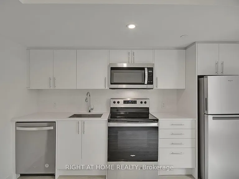 3 Strathgowan Ave #301 — Photo 3
