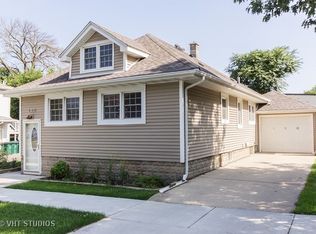 110 E 7th St, Lockport, IL 60441