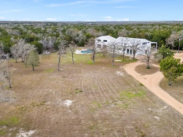 1925 Hills Rd, Carmine, TX 78932