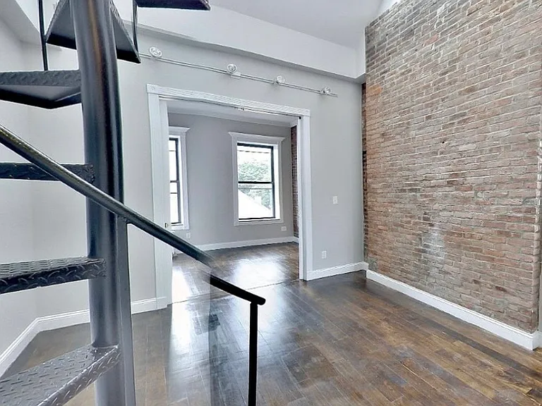 118 E 7th St #4C — Photo 2