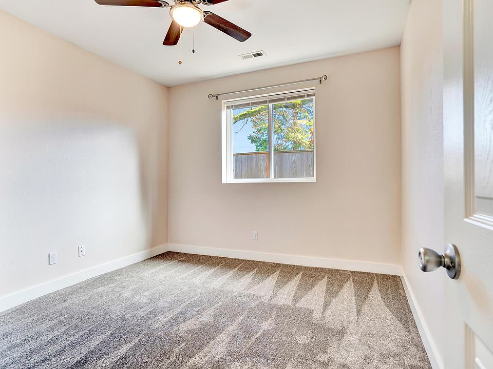 Back Bedroom (East)