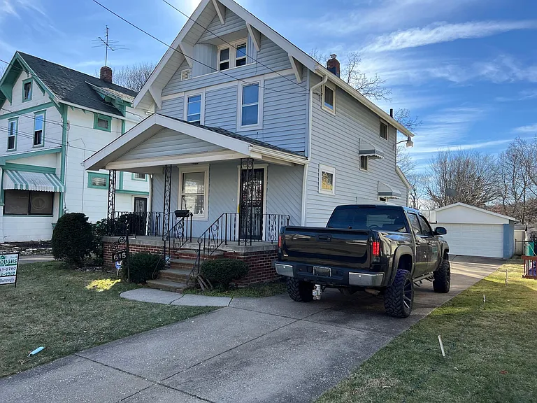 616 W Thornton St — Photo 1
