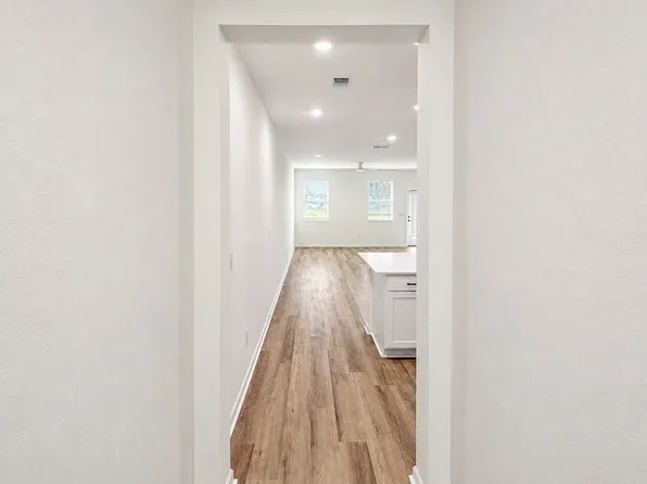 8664 Elmo Rd, Jacksonville, FL