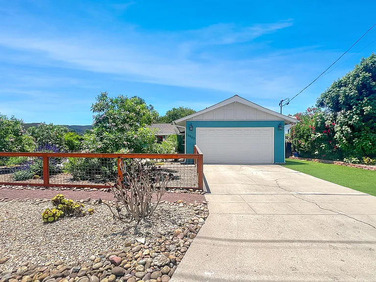 13902 Powers Rd — Photo 1
