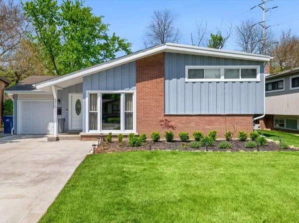 310 Chipili Dr, Northbrook, IL 60062