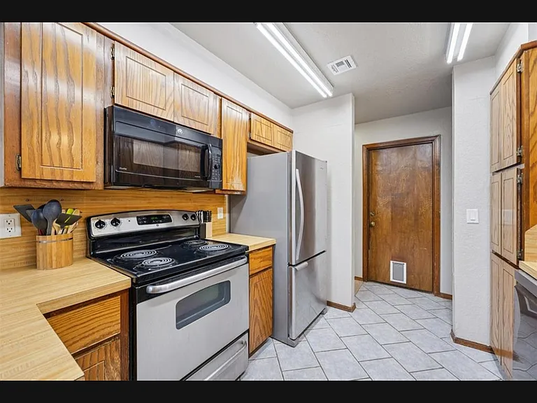 813 Ash Ct — Photo 19