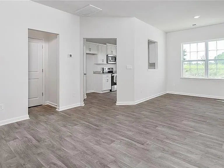 1310 Amberview Ln — Photo 17