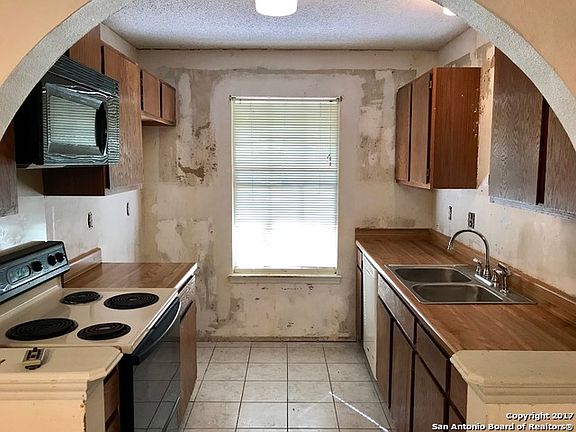 2nd image of 7306 Lansbury Dr
