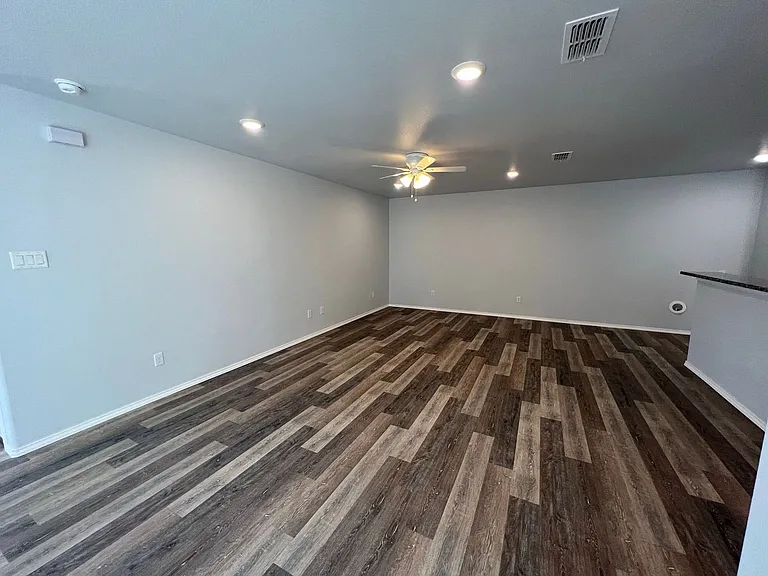 5609 Jarvis St — Photo 6