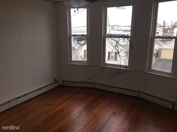 4th image of 165 Stover Ave