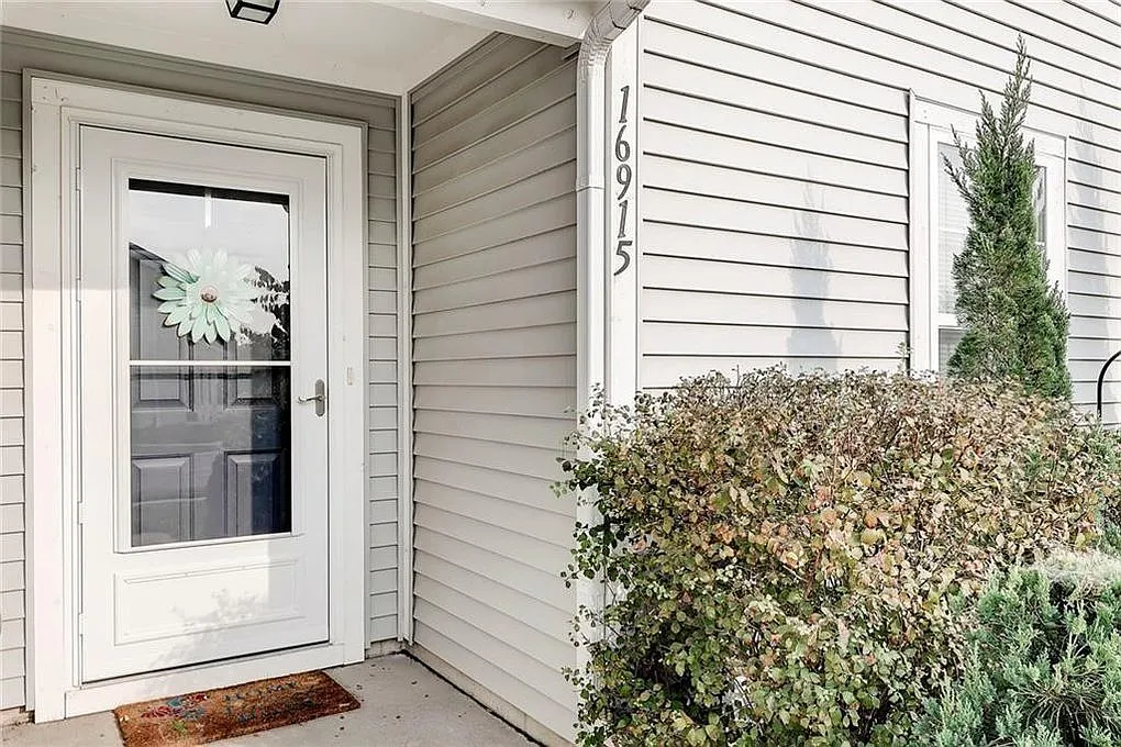 4 bed, 2.5 bath, 2510 sqft, $2,450 — Photo 3